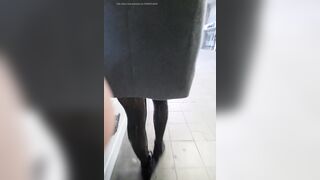 Peeing in pantyhose while walking